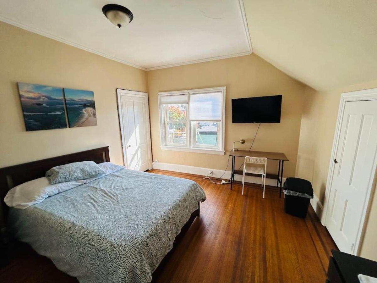 Sunny Spacious Room In Federal Hill, Downtown With Shared Bathroom And Kitchen Провидънс Екстериор снимка